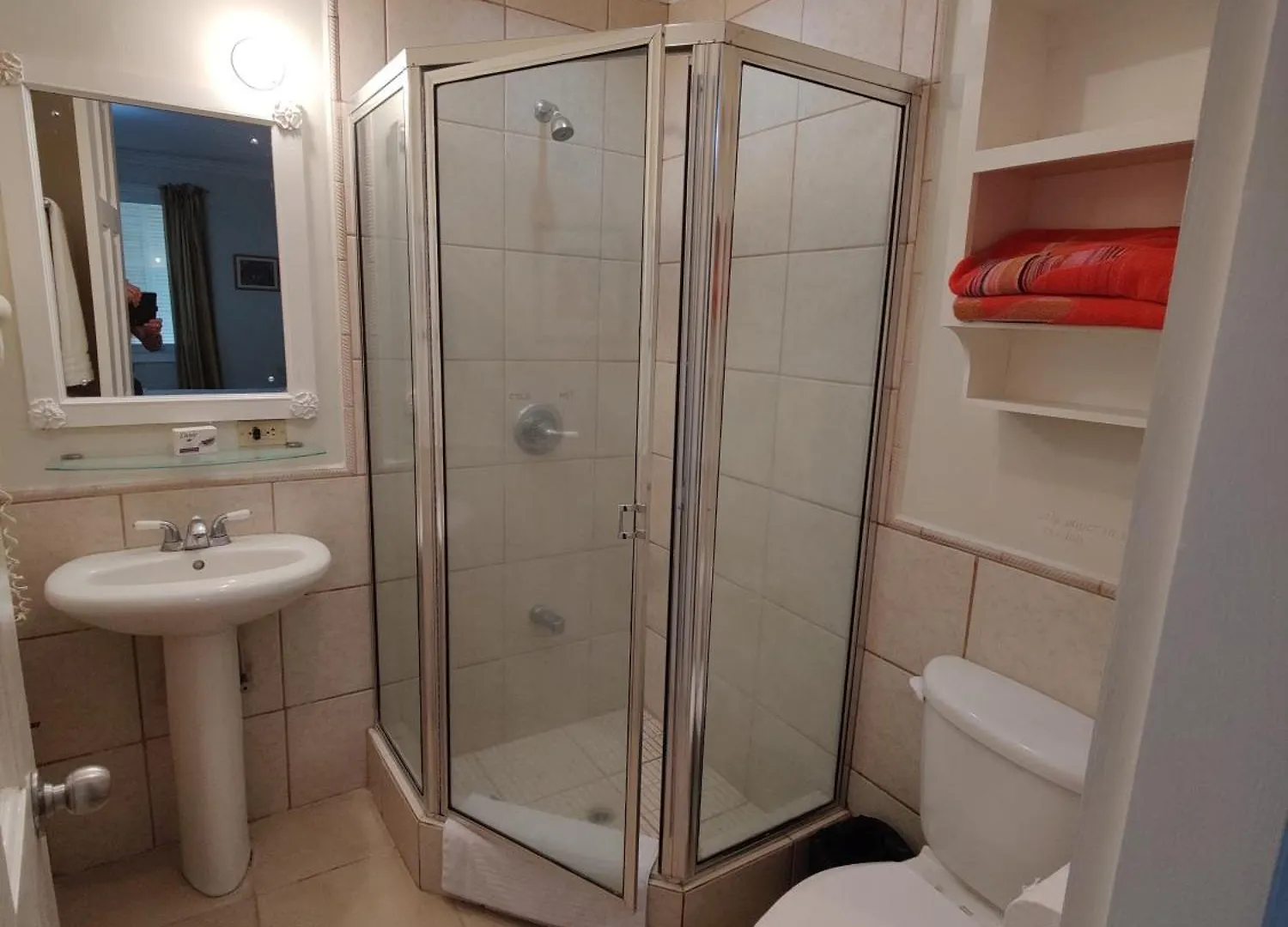 Queen Angel Suite. Stunning Apartment On Grafton Beach With Direct Beach Access Black Rock