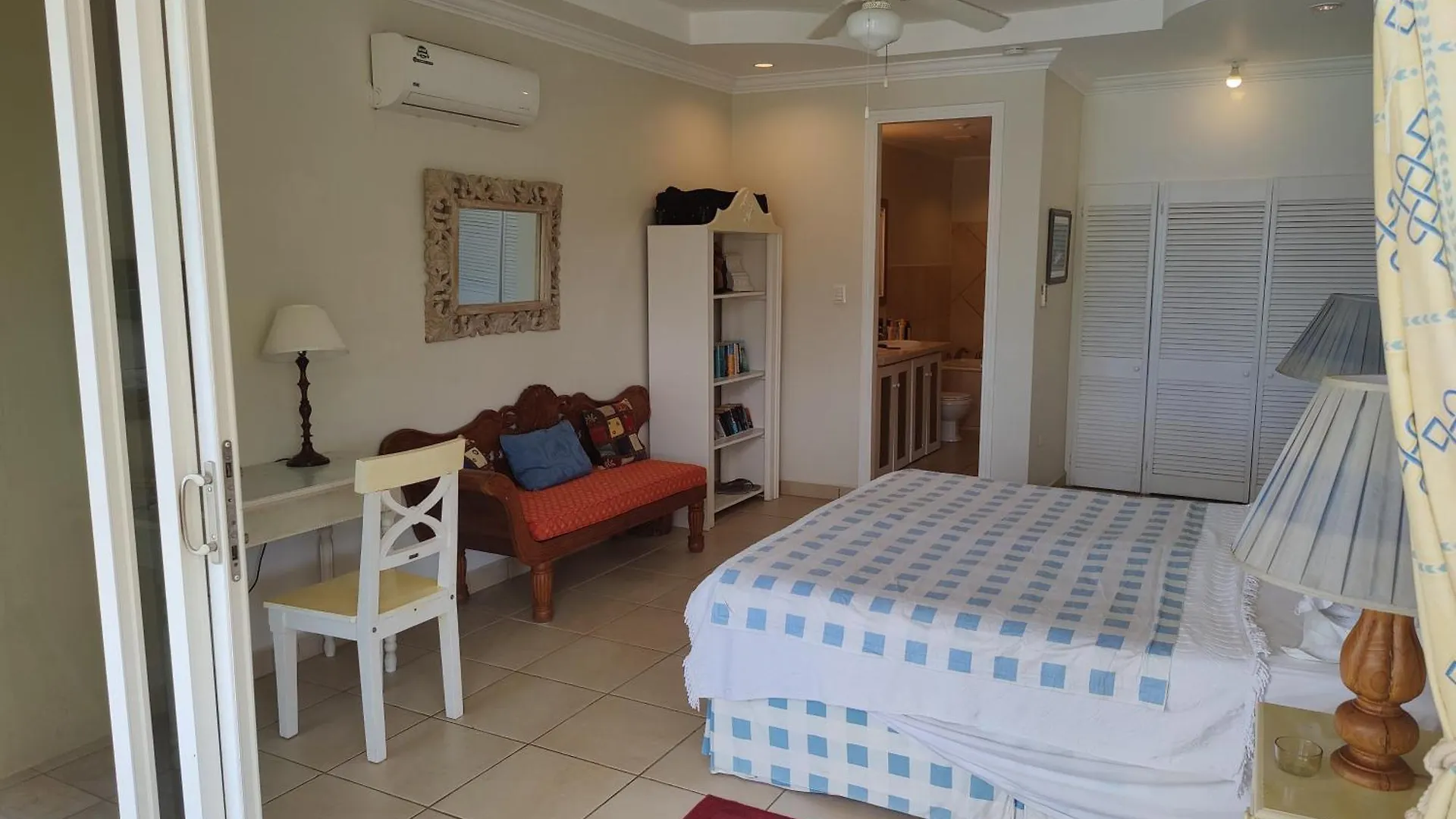 Queen Angel Suite. Stunning Apartment On Grafton Beach With Direct Beach Access Black Rock