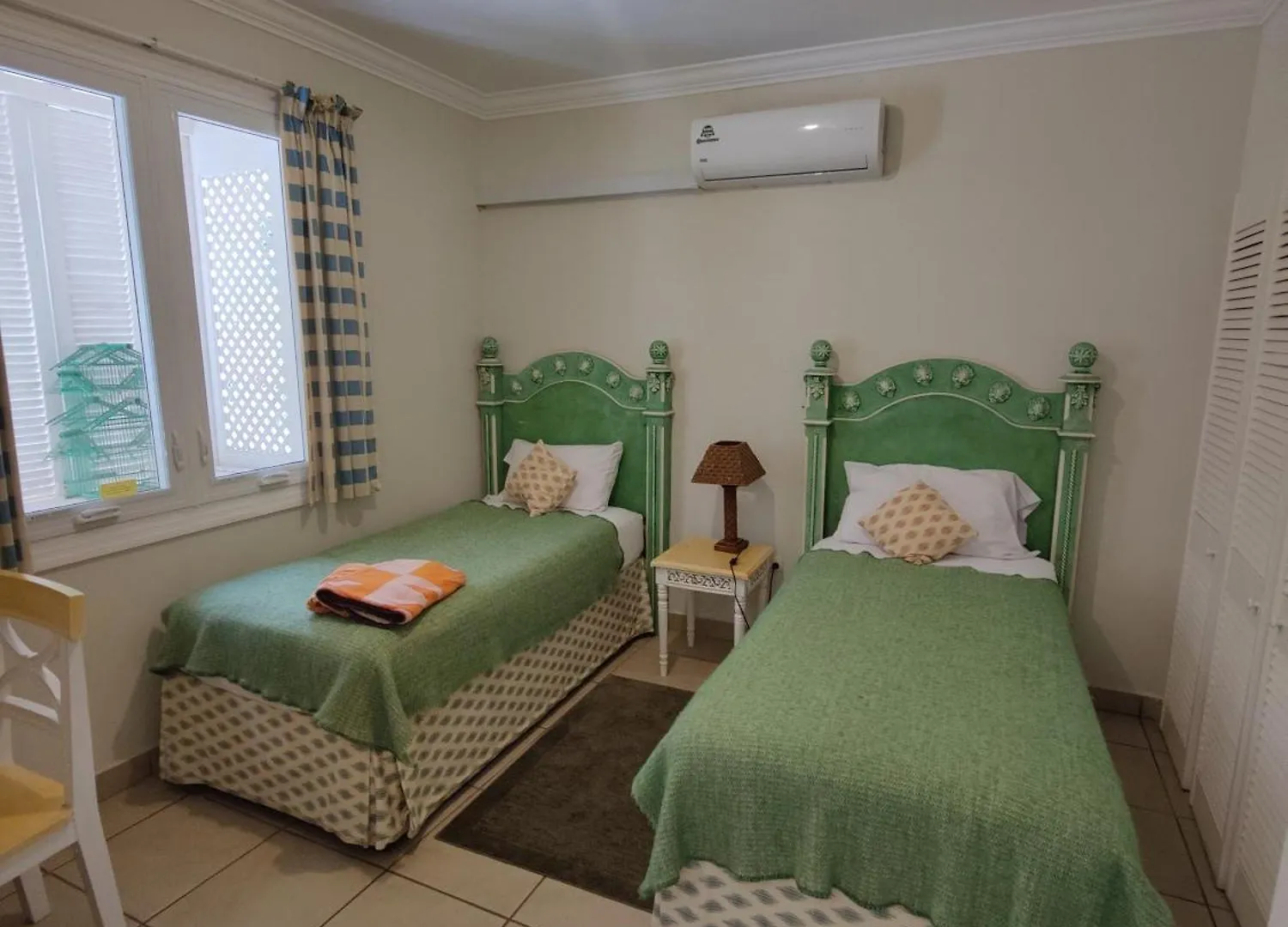Queen Angel Suite. Stunning Apartment On Grafton Beach With Direct Beach Access Black Rock